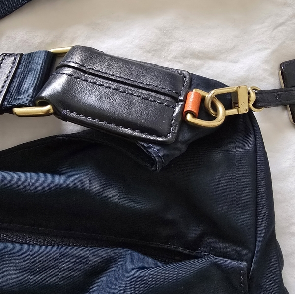 Tumi Blue Sumatra Messenger Bag with Adjustable Strap and Durable Fabric - Picture 4 of 13